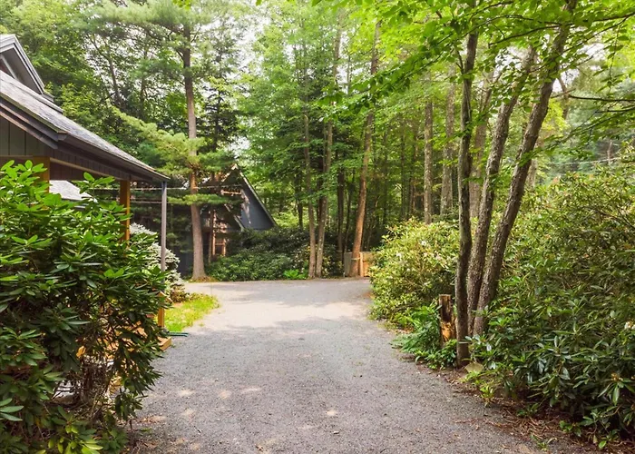 Split Rock Classic Chalet - Game Room & Family Friendly