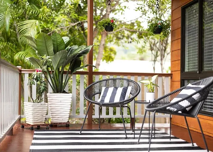 Coastal Mountain View Cottage For Couples