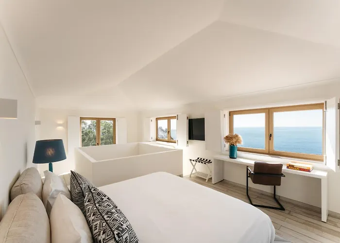 Casa Por Do Sal - Boutique Suites, Sea Views & Heated Pool
