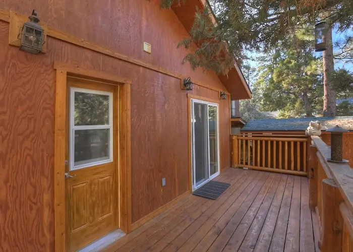 Stylish Elysian Big Bear Cabin W Enclosed Backyard