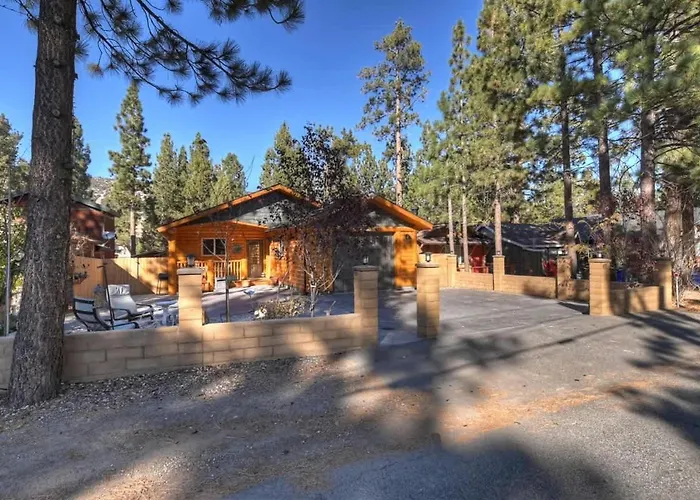 Stylish Elysian Big Bear Cabin W Enclosed Backyard