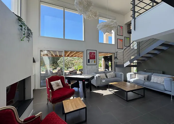 Villaserenita Piscine Chauffee, Jacuzzi, Ping-Pong, Petanque