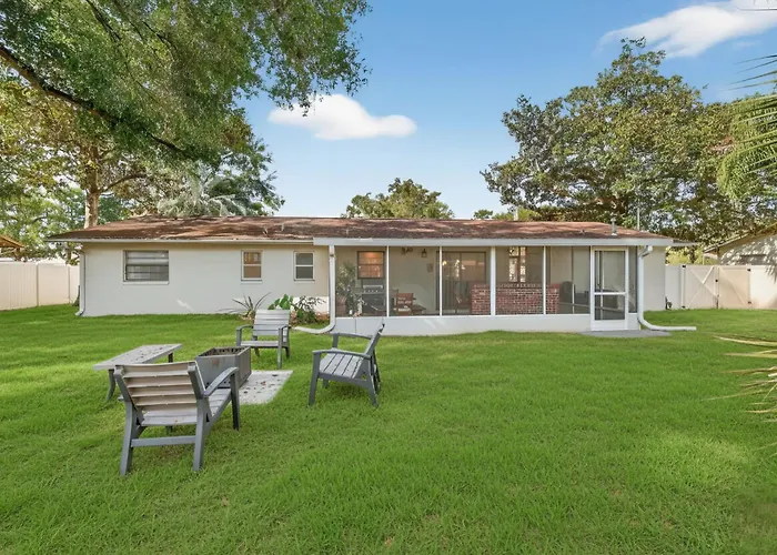 Cozy Stay In Ocala, King Bed, Fenced Yard, Wifi, Near Wec & Historic Downtown, Dogs Ok