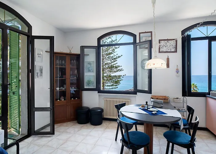 Wonderful Flat By Sea Chez Monique