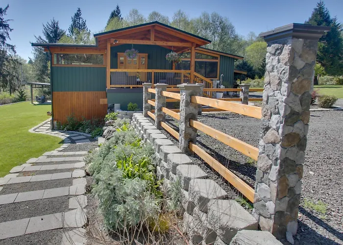 Puget Sound Views, 8.5 Acres! Luxury Outdoor Oasis