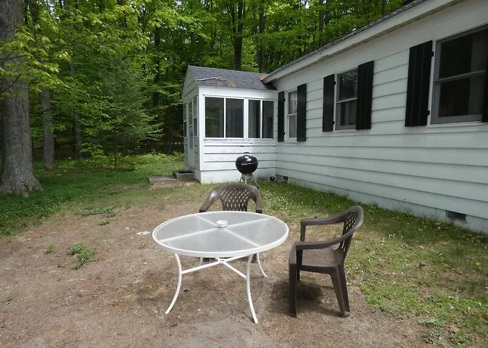 Lakeside Cottage On Torch Lake