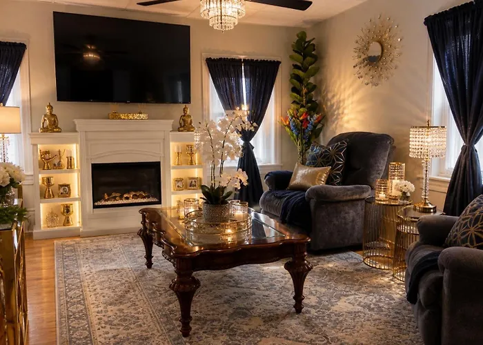 Fall River Stay Stylish 2Br Urban Haven Suite
