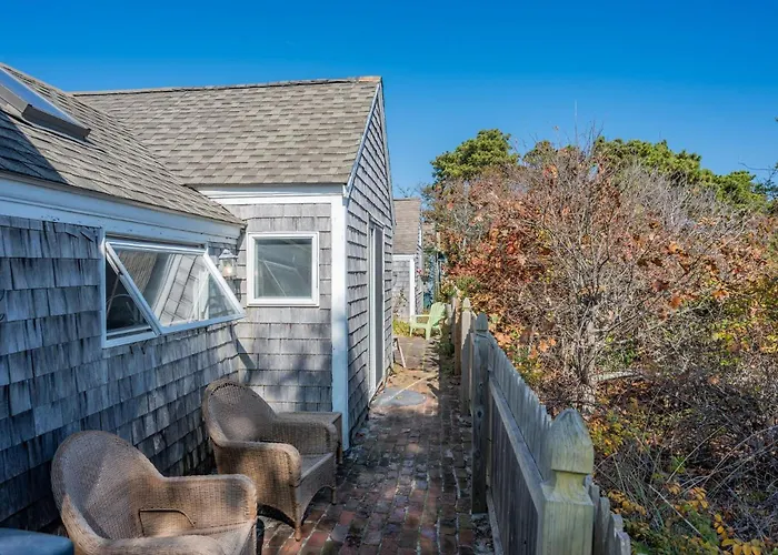 Serenity - Cozy Beachfront Charm Awaits