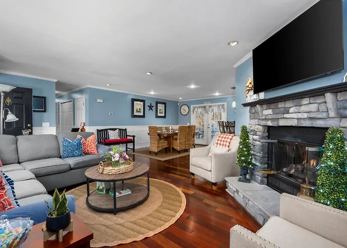 Dog Friendly And Spacious Just Minutes From Scusset Beach