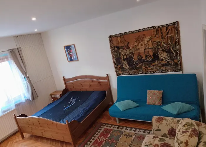 Makvirag - Apartman Es Szobak