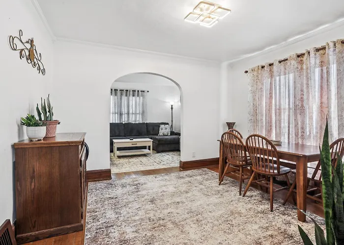 Spacious Stay Near Lambeau