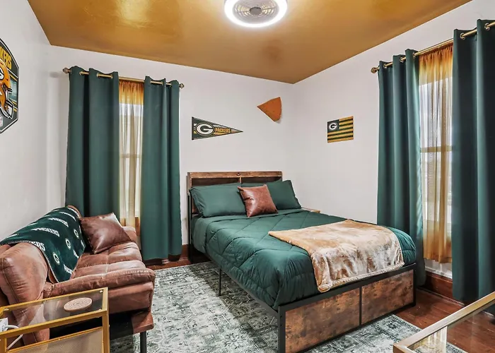 Spacious Stay Near Lambeau