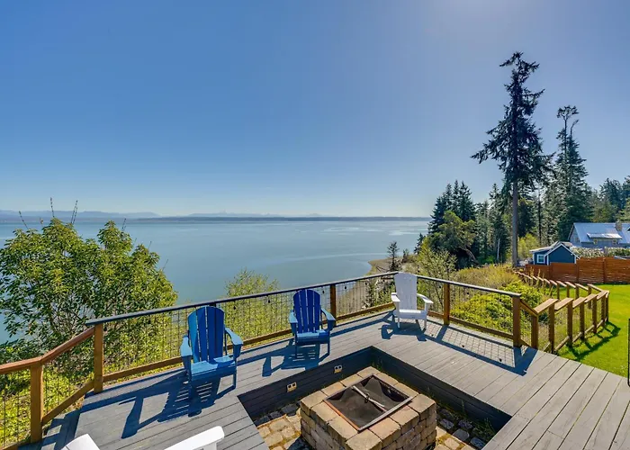 Mtn-View Camano Island Retreat Overlooking Beach