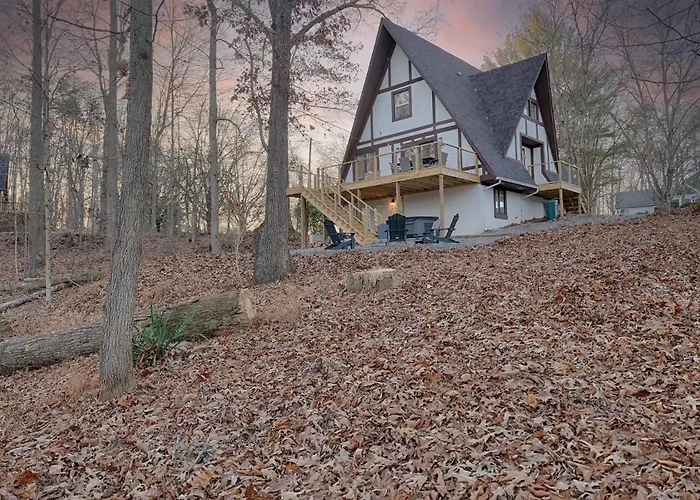 Lake Cumberland Cabin - Spa, Firepit, Scenic Views