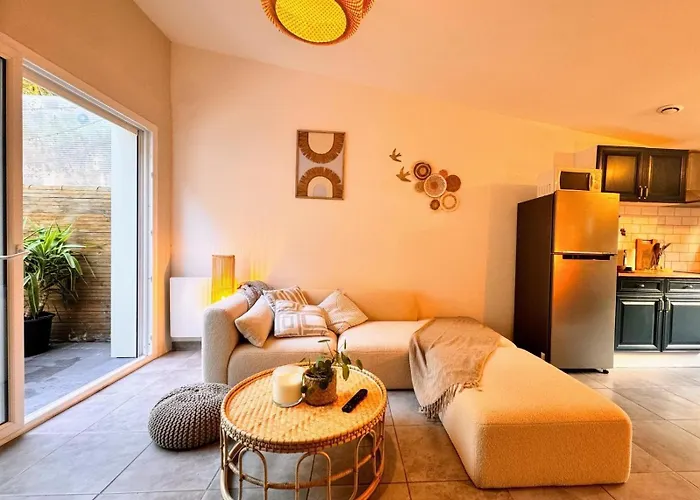 Maison Langevin 2-Bedroom House With Cozy Garden & Patio