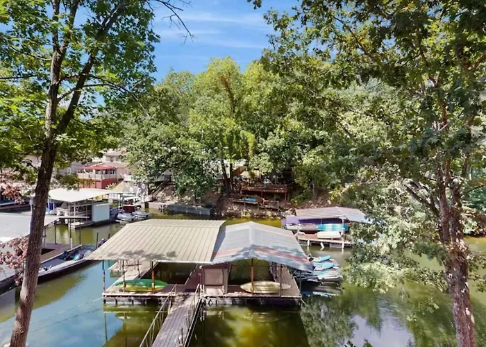 Deer Cove Lakehouse