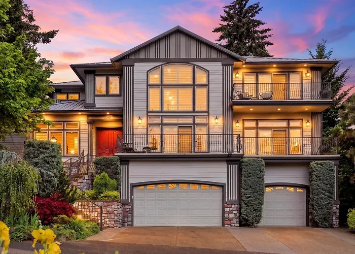 Luxury Family Estate Near Pdx, Theater, Sauna & Game Room