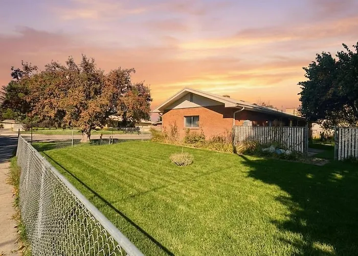 Spacious 4Br Retreat Near Idaho Falls Airport