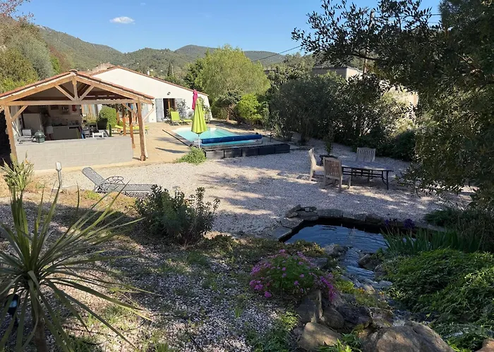 La Rocaille, House For 6 With Swimming Pool