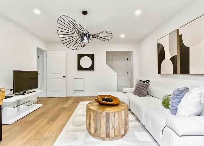 Marbella Lane - Stylish 4Br W Revitalizing View