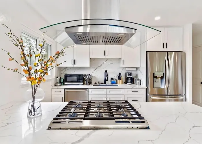 Marbella Lane - Stylish 4Br W Revitalizing View