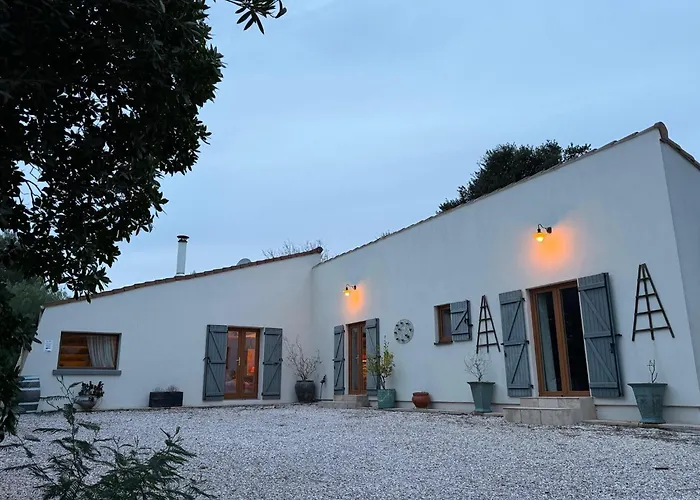 La Rocaille, House For 6 With Swimming Pool