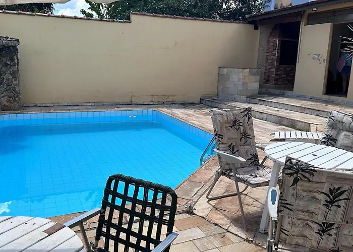 Quarto Elegante - Casa com piscina no Centro