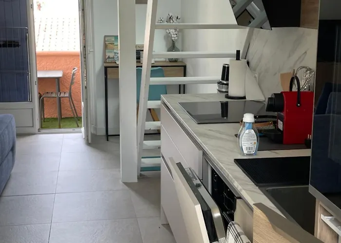 Appartement Classe 3 Etoiles Face A La Plage De La Nartelle Avec Place De Parking Privative