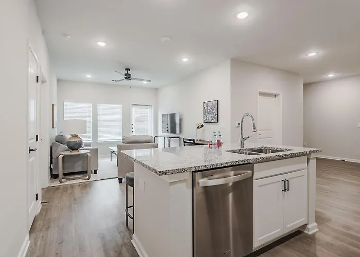Landing Stylish 2Bd Gym Clubhouse