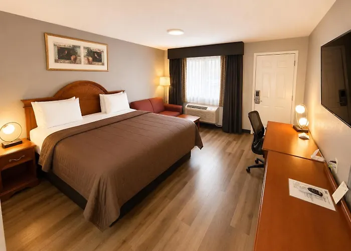 Ozark Inn & Suites