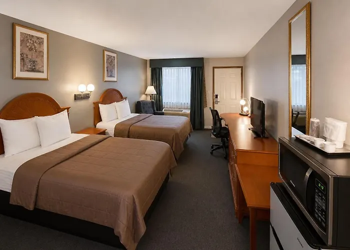Ozark Inn & Suites