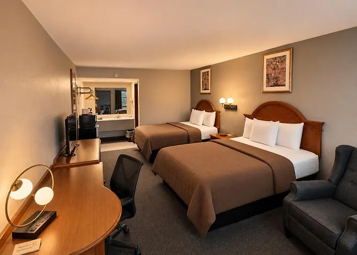 Ozark Inn & Suites
