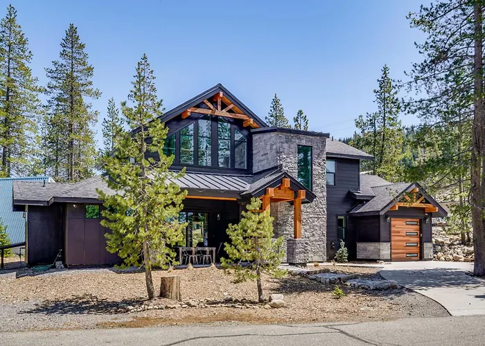 Mountain Modern And Spacious, Close To Everything!