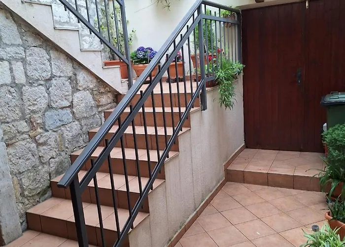 Apartments And Rooms Villa Lina