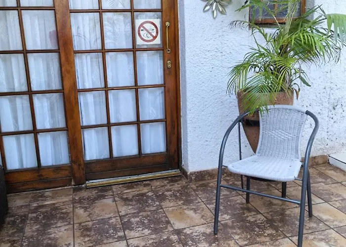Ronique'S Guest House