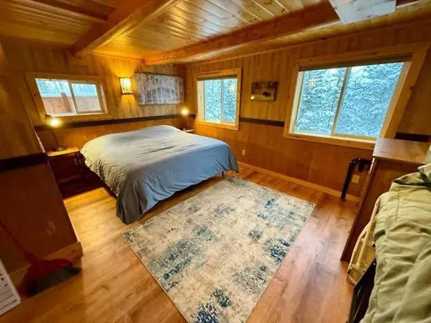 Denali Park View Family Log Cabin