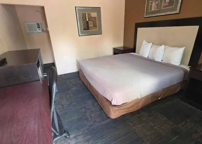 Greenway Motel