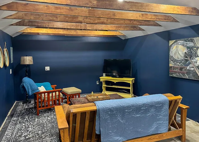 Game Room, Fire Pit! Family Home By Lake Michigan