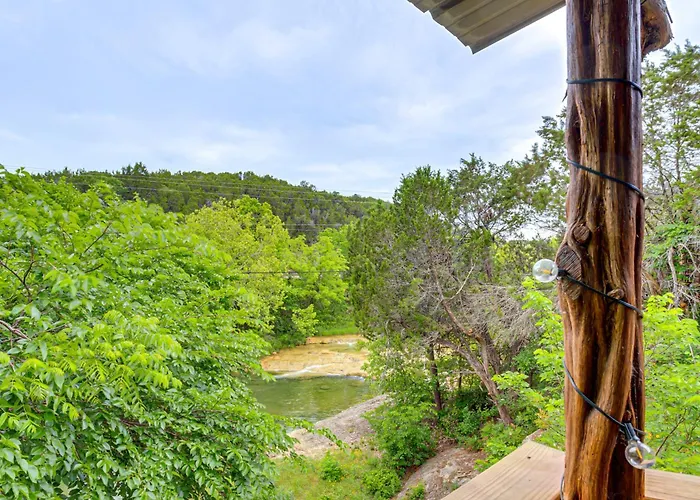 'Cedar Falls Cabin 5': 1/2 Mile To Turner Falls