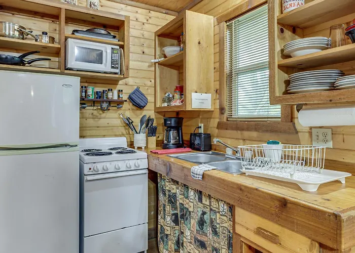'Cedar Falls Cabin 5': 1/2 Mile To Turner Falls