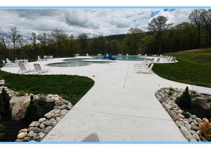 Camelback Private Home Located Behind Waterpark & Ski Lift