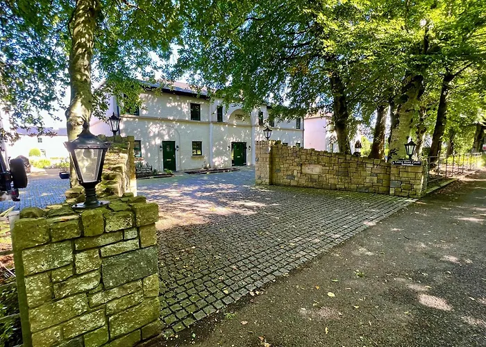 3 Castle Hume Court Holiday House