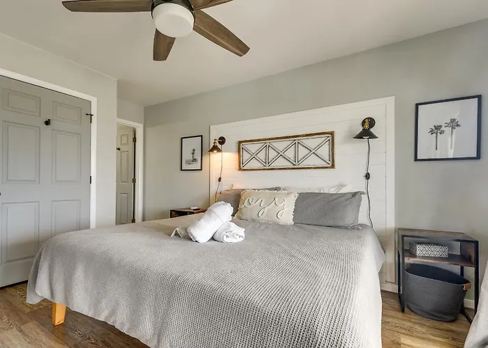 Gorgeous Oib Escape W/ Dock & Canal View!