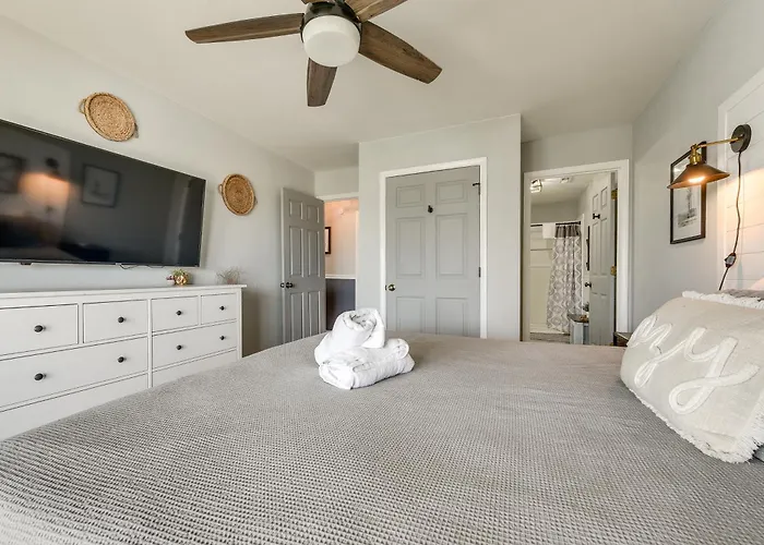 Gorgeous Oib Escape W/ Dock & Canal View!