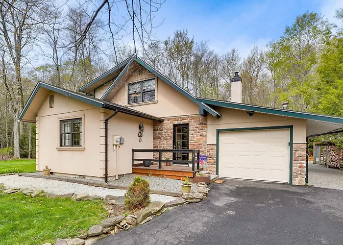 Poconos Cottage W/ Sauna ~ 10 Mi To Camelback!