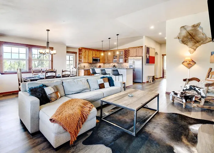 Luxury Condo G-301: Hot Tub Retreat with Scenic Views
