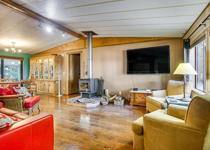 Secluded Port Townsend Retreat: Pets Welcome!