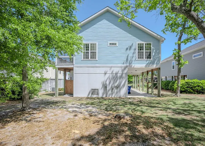 Pelican Cove By Oak Island Accommodations