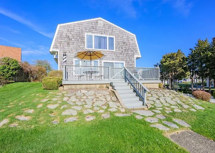 Cape Cod Waterfront With Stunning Views