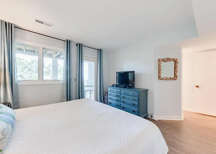 1715 Shelter Cove Villa